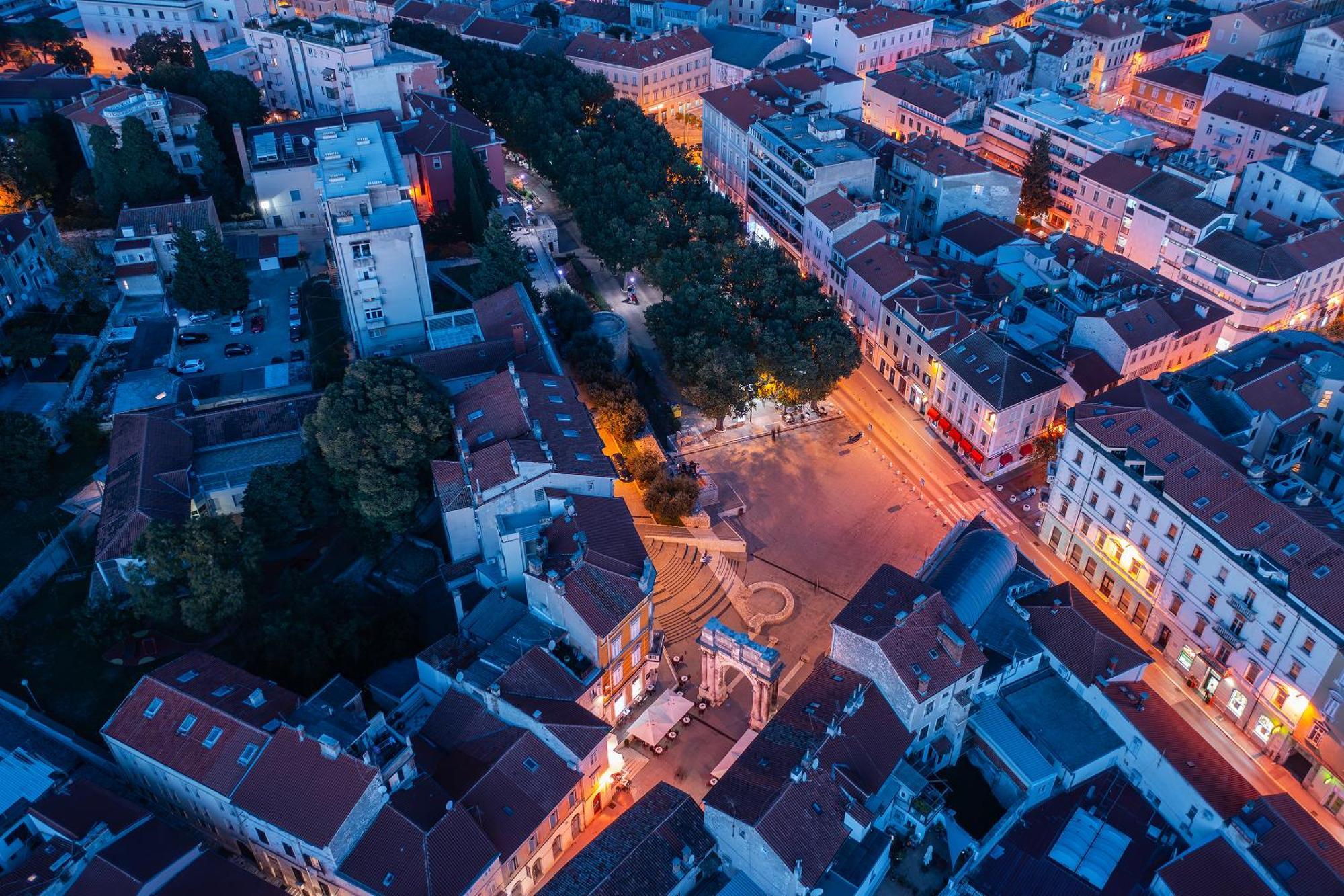 Arta Apartments City Center - With Private Parking Pula Exterior foto