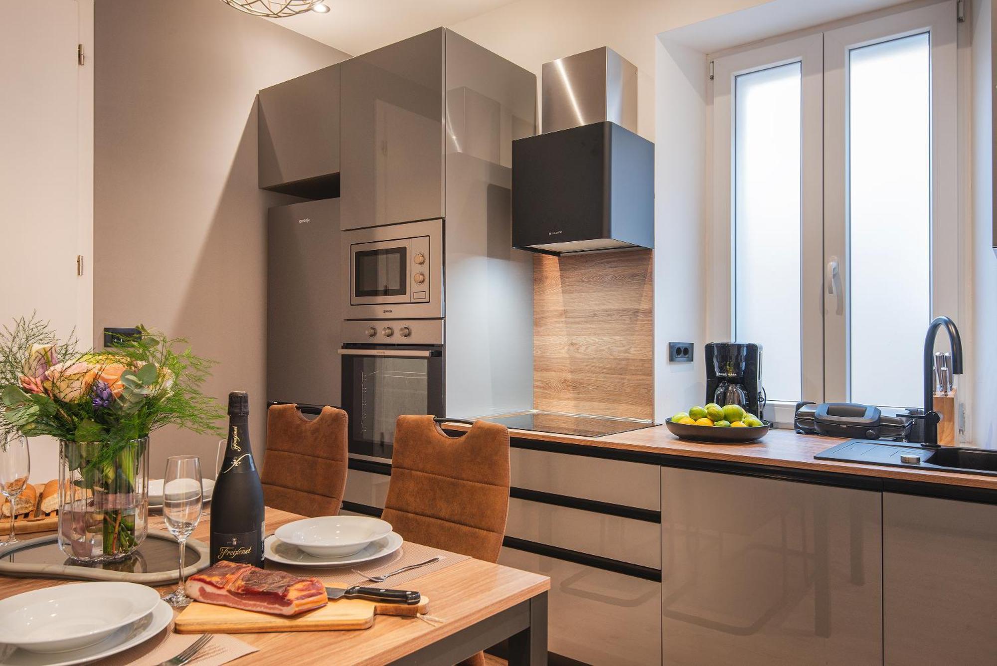 Arta Apartments City Center - With Private Parking Pula Zimmer foto