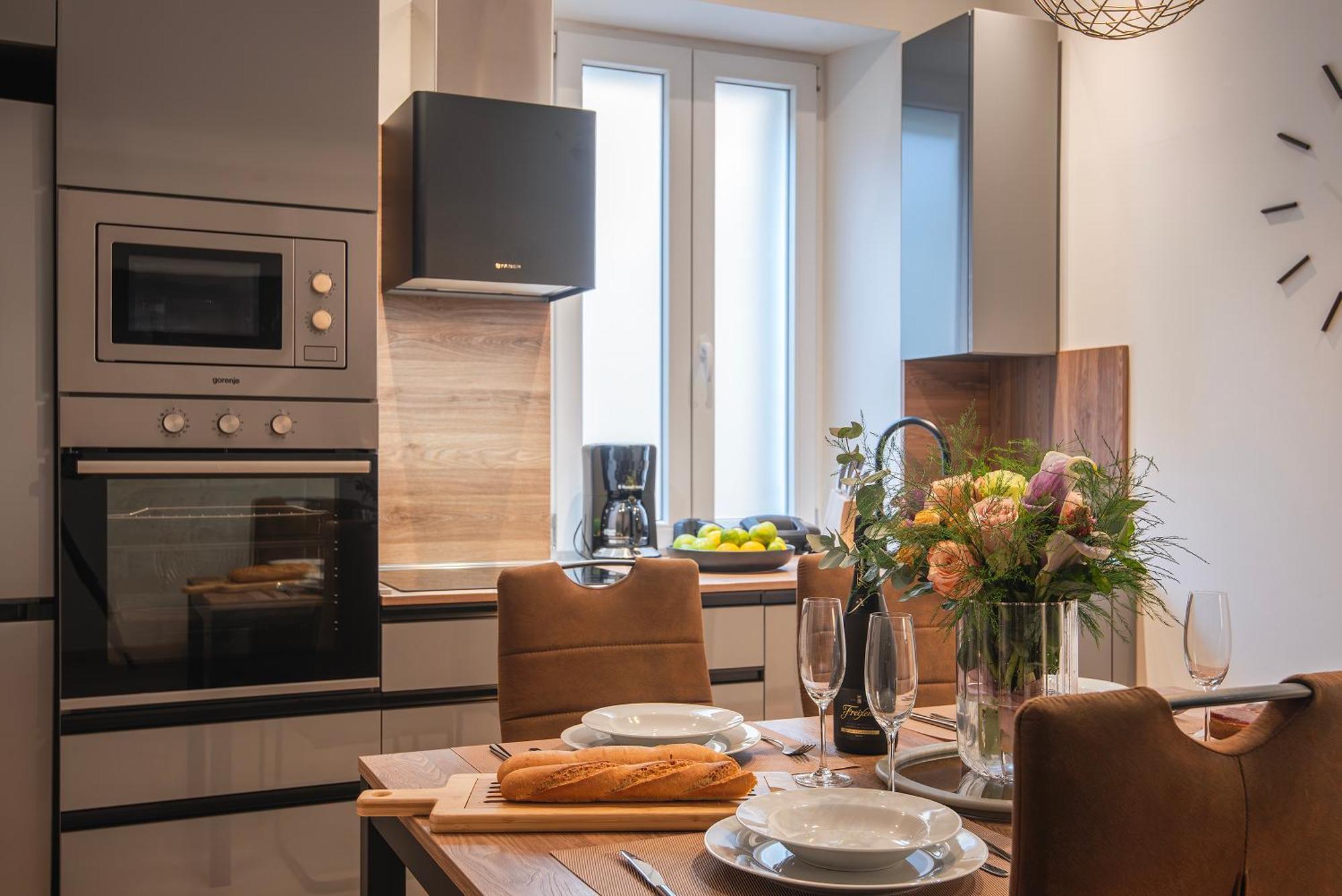 Arta Apartments City Center - With Private Parking Pula Zimmer foto