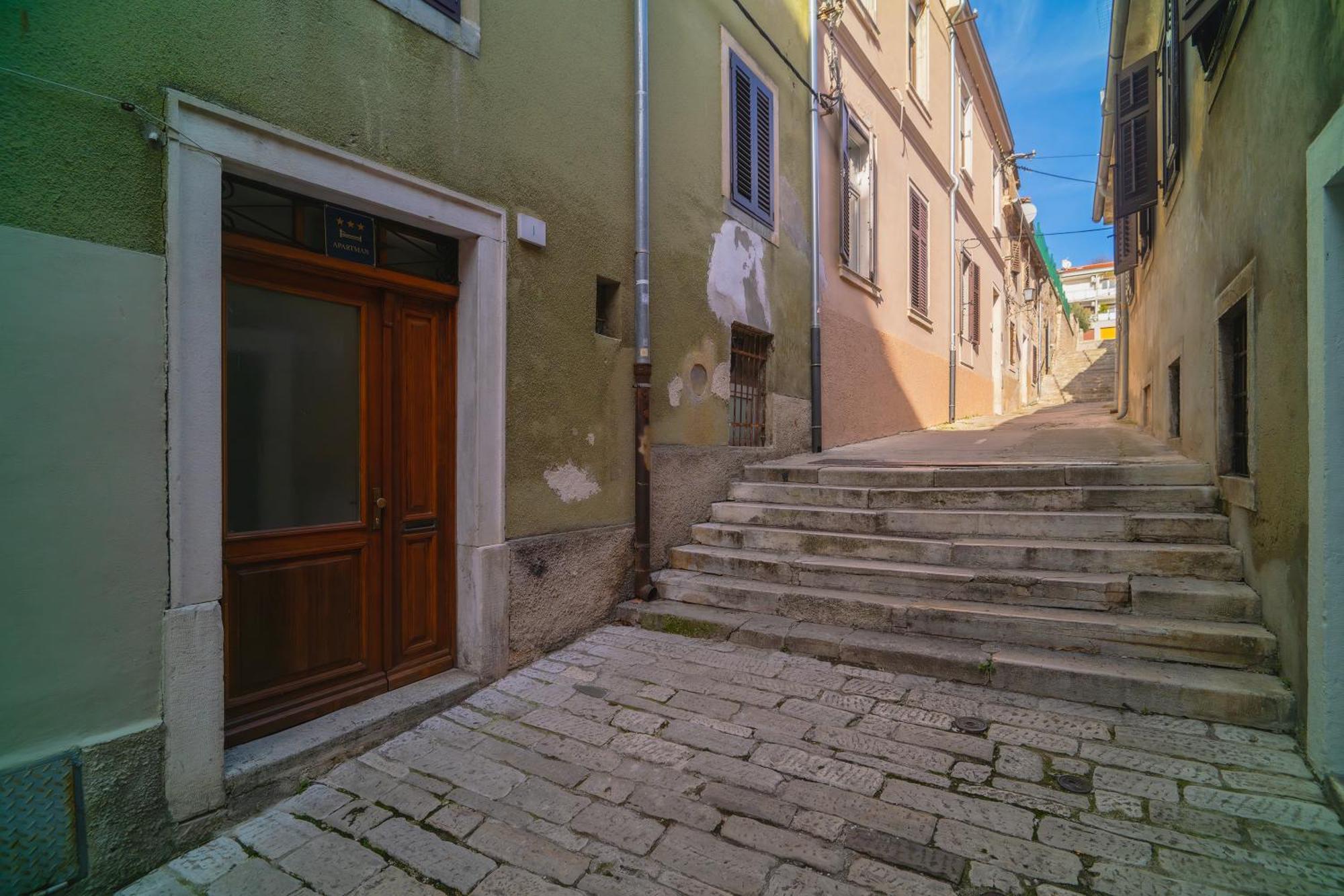 Arta Apartments City Center - With Private Parking Pula Zimmer foto