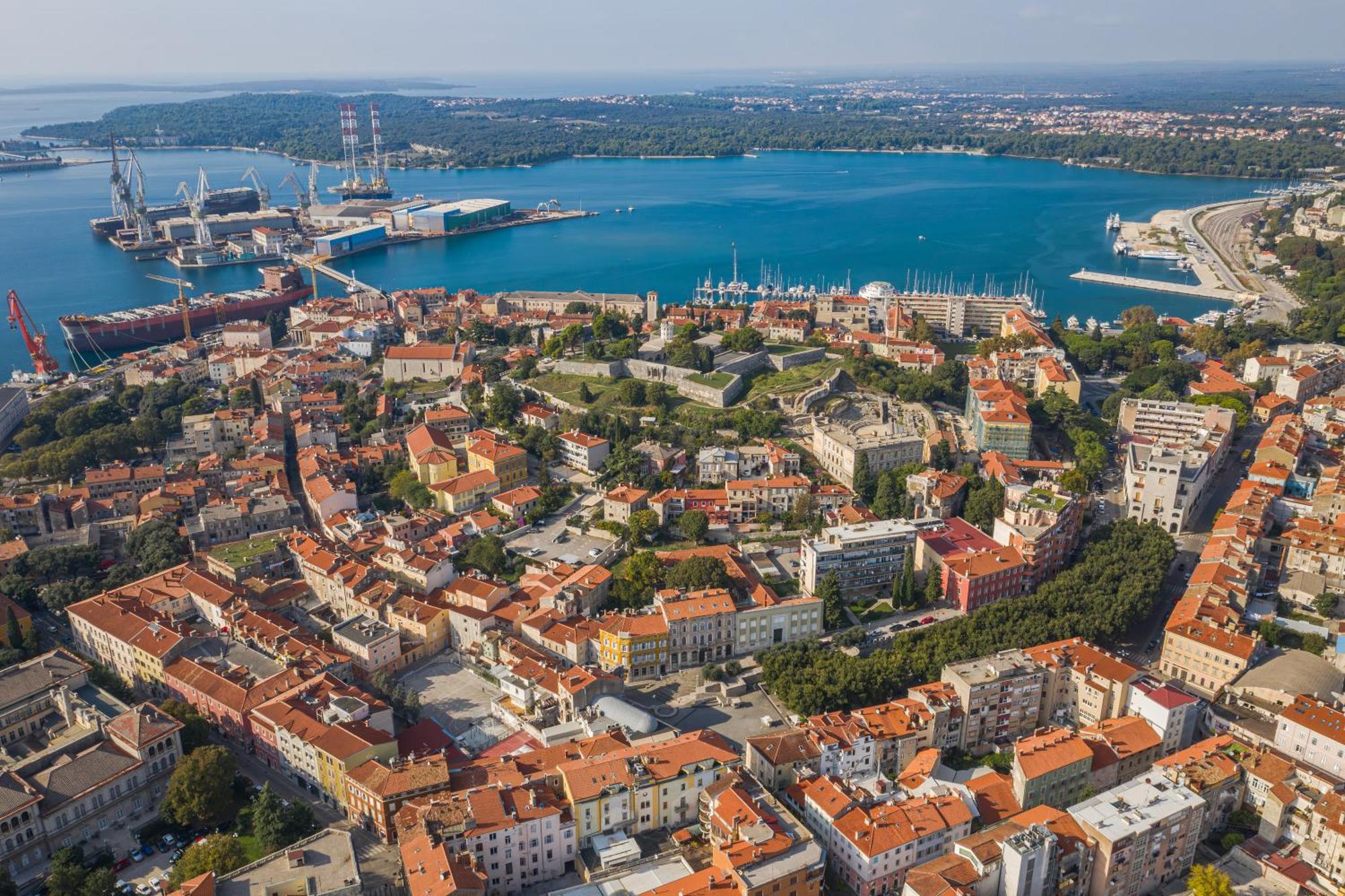 Arta Apartments City Center - With Private Parking Pula Zimmer foto